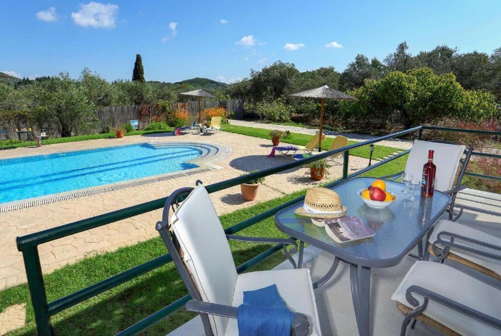 Villa Adonis Halikounas Luaran gambar